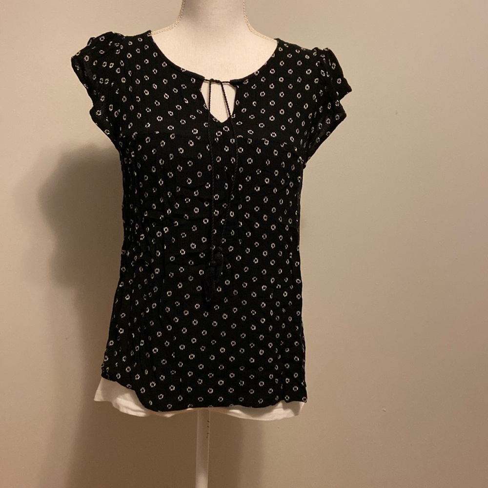 Flutter sleeve tassle blouse